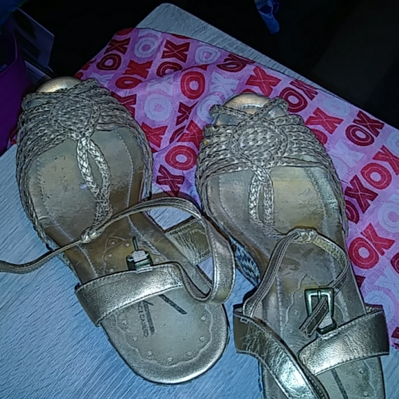 Handcrafted Ring - Picture 3 of 8